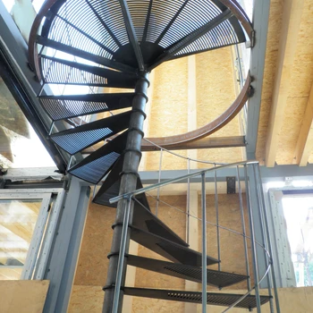 kovov&eacute; schodi&scaron;tě